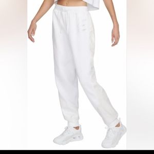 NWT Nike Women's Sportwear Opal Fleece Joggers